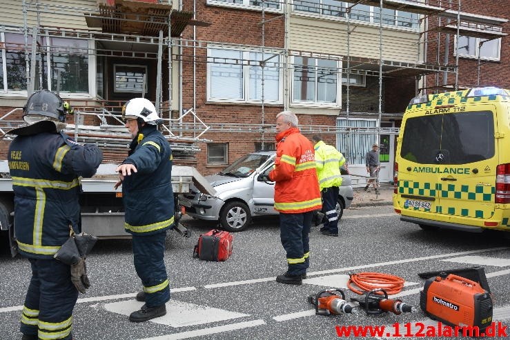 FUH med fastklemte. Østerbrogade i Vejle. 21/09-2015. Kl. 11:14.