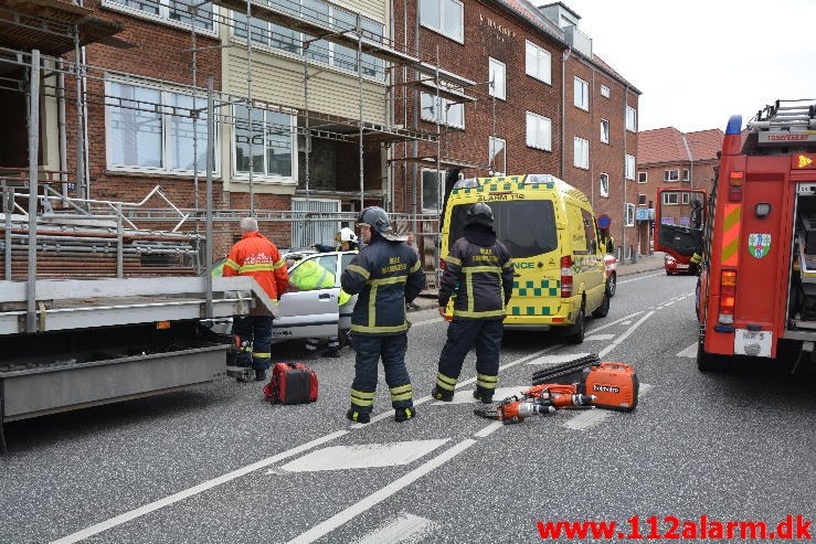 FUH med fastklemte. Østerbrogade i Vejle. 21/09-2015. Kl. 11:14.