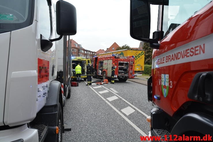 FUH med fastklemte. Østerbrogade i Vejle. 21/09-2015. Kl. 11:14.