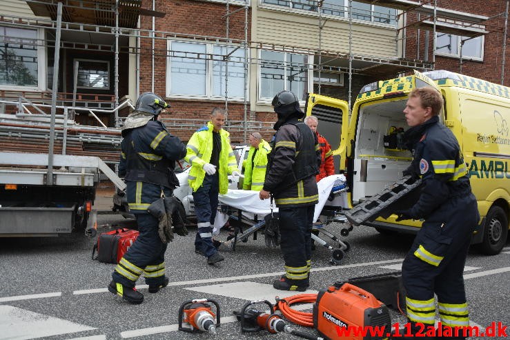 FUH med fastklemte. Østerbrogade i Vejle. 21/09-2015. Kl. 11:14.