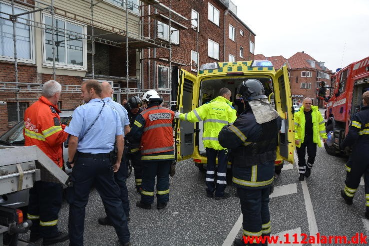 FUH med fastklemte. Østerbrogade i Vejle. 21/09-2015. Kl. 11:14.