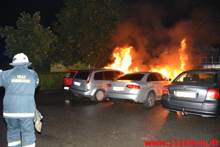 ild i 2 personbiler på Løget Center i Vejle. 22/09-2015. Kl. 00:42.