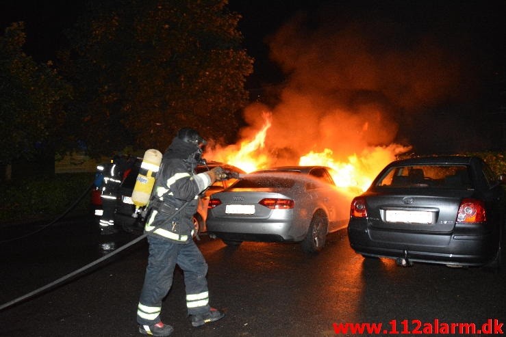 ild i 2 personbiler på Løget Center i Vejle. 22/09-2015. Kl. 00:42.