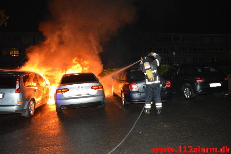 ild i 2 personbiler på Løget Center i Vejle. 22/09-2015. Kl. 00:42.