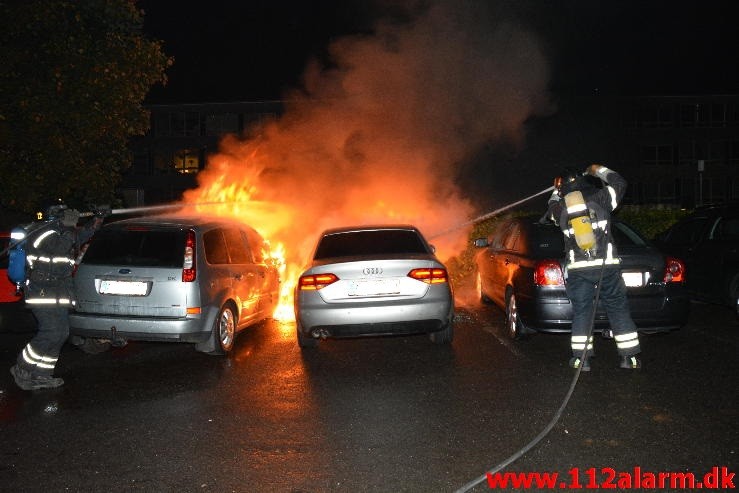 ild i 2 personbiler på Løget Center i Vejle. 22/09-2015. Kl. 00:42.