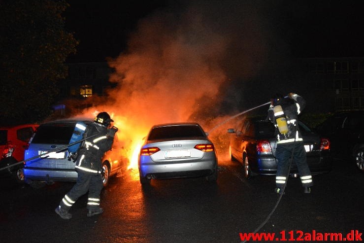 ild i 2 personbiler på Løget Center i Vejle. 22/09-2015. Kl. 00:42.