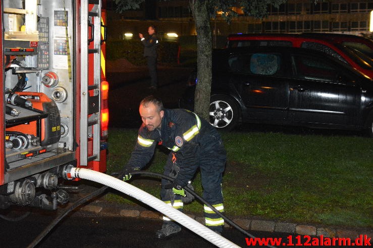 ild i 2 personbiler på Løget Center i Vejle. 22/09-2015. Kl. 00:42.