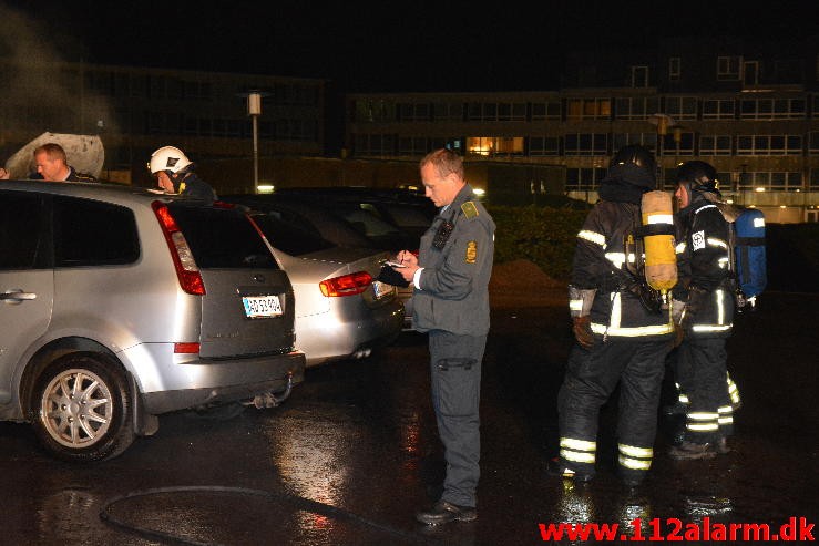 ild i 2 personbiler på Løget Center i Vejle. 22/09-2015. Kl. 00:42.