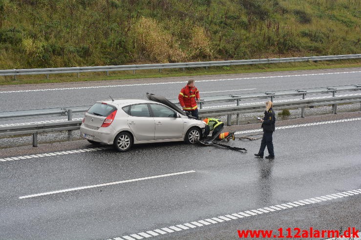 Fuh med fastklemt. Motorvejen fra Give mod Vejle. 22/09-2015. Kl. 11:12.