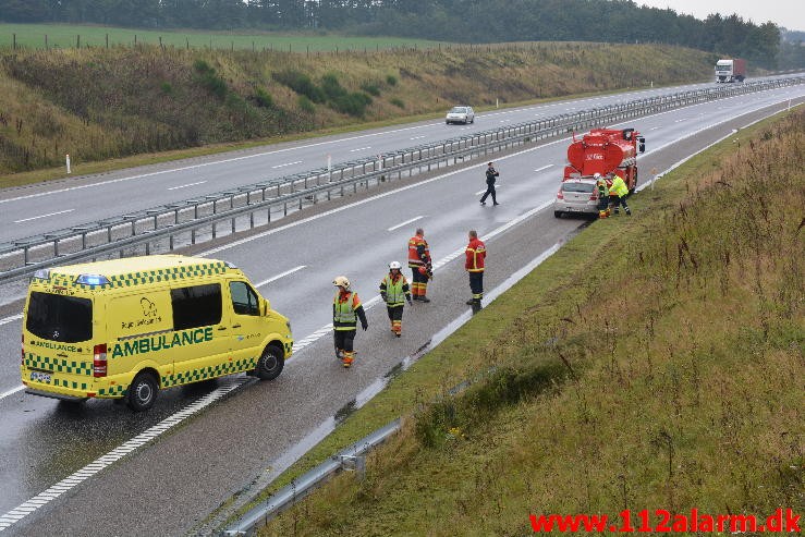 Fuh med fastklemt. Motorvejen fra Give mod Vejle. 22/09-2015. Kl. 11:12.