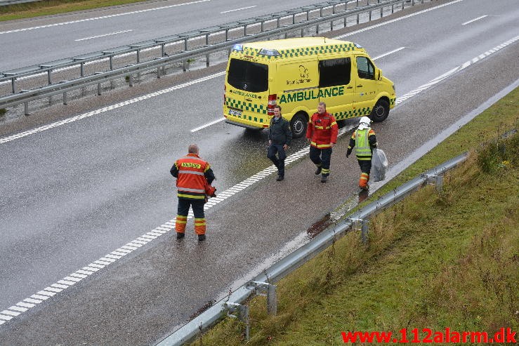 Fuh med fastklemt. Motorvejen fra Give mod Vejle. 22/09-2015. Kl. 11:12.