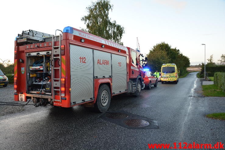 Ild i en gryde. Vindelevvej ved Jelling. 25/09-2015. Kl. 18:28.