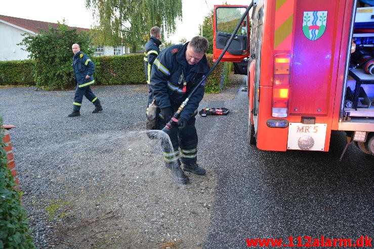 Ild i en gryde. Vindelevvej ved Jelling. 25/09-2015. Kl. 18:28.