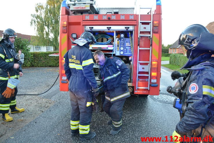 Ild i en gryde. Vindelevvej ved Jelling. 25/09-2015. Kl. 18:28.