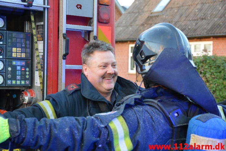 Ild i en gryde. Vindelevvej ved Jelling. 25/09-2015. Kl. 18:28.