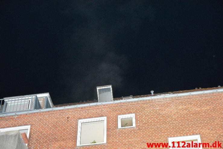 Brand i Etageejendom. Søndertorv 10 i Vejle. 10/10-2015. Kl. 03:02.