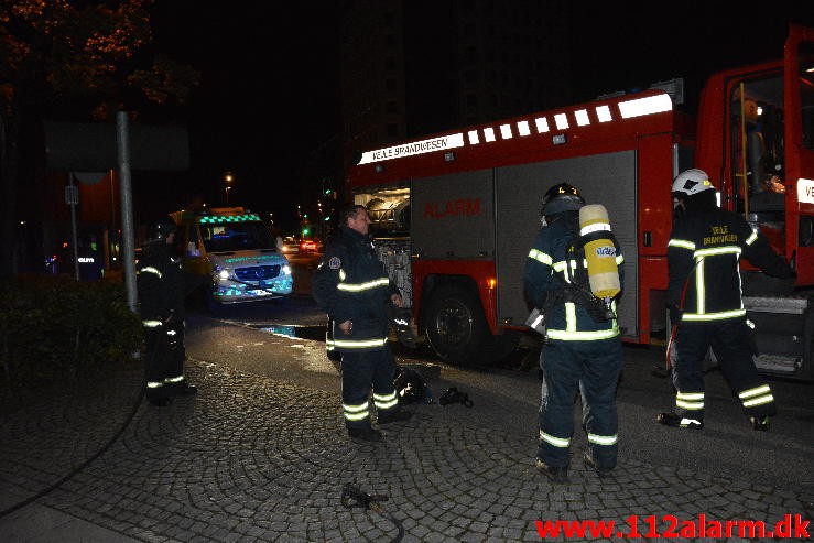 Brand i Etageejendom. Søndertorv 10 i Vejle. 10/10-2015. Kl. 03:02.