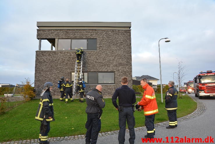 Brand i Villa. Erosvej i Vejle. 23/10-2015. Kl. 8:31.