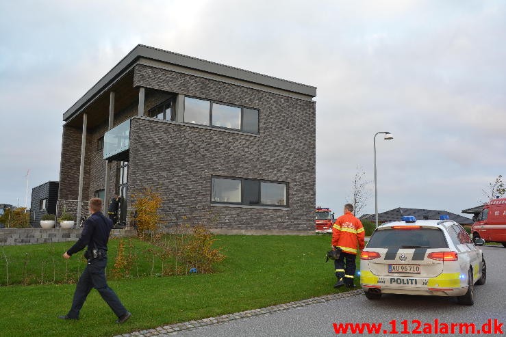 Brand i Villa. Erosvej i Vejle. 23/10-2015. Kl. 8:31.