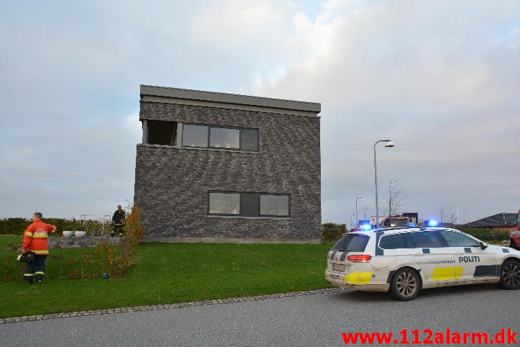 Brand i Villa. Erosvej i Vejle. 23/10-2015. Kl. 8:31.