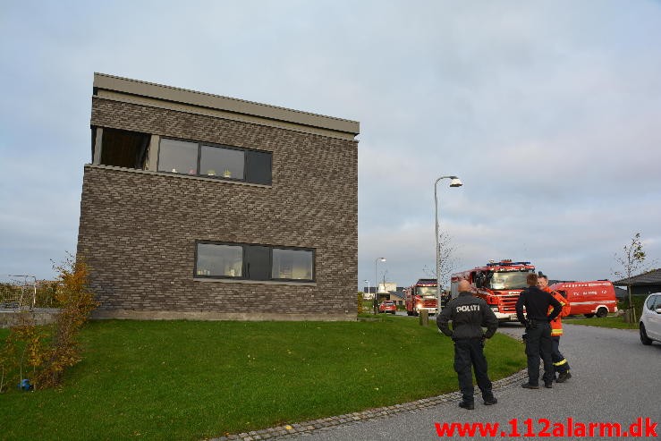 Brand i Villa. Erosvej i Vejle. 23/10-2015. Kl. 8:31.