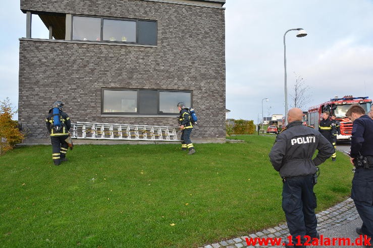 Brand i Villa. Erosvej i Vejle. 23/10-2015. Kl. 8:31.