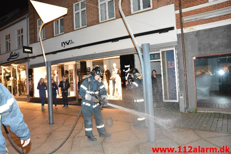 Brand i Etageejendom. Søndergade 23 i Vejle. 27/10-2015. Kl. 18:39.