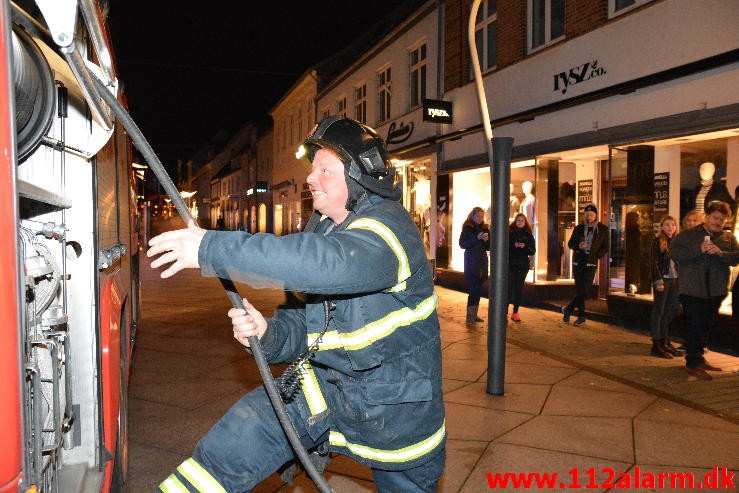 Brand i Etageejendom. Søndergade 23 i Vejle. 27/10-2015. Kl. 18:39.