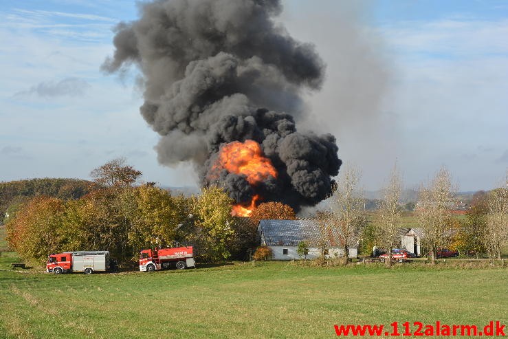 Gårdbrand. Ådalsvej ved Ildved. 27/10-2015. KL. 10:58.