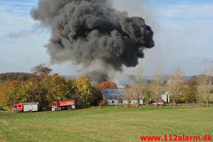 Gårdbrand. Ådalsvej ved Ildved. 27/10-2015. KL. 10:58.