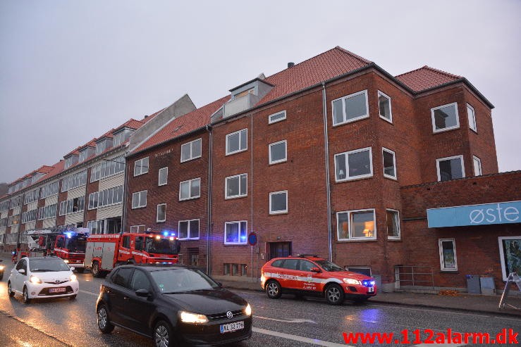 Brand i Etageejendom. Østerbrogade 30 i vejle. 05/11-2015. Kl. 16:29.