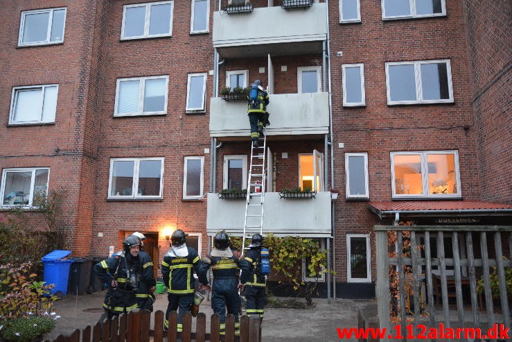 Brand i Etageejendom. Østerbrogade 30 i vejle. 05/11-2015. Kl. 16:29.