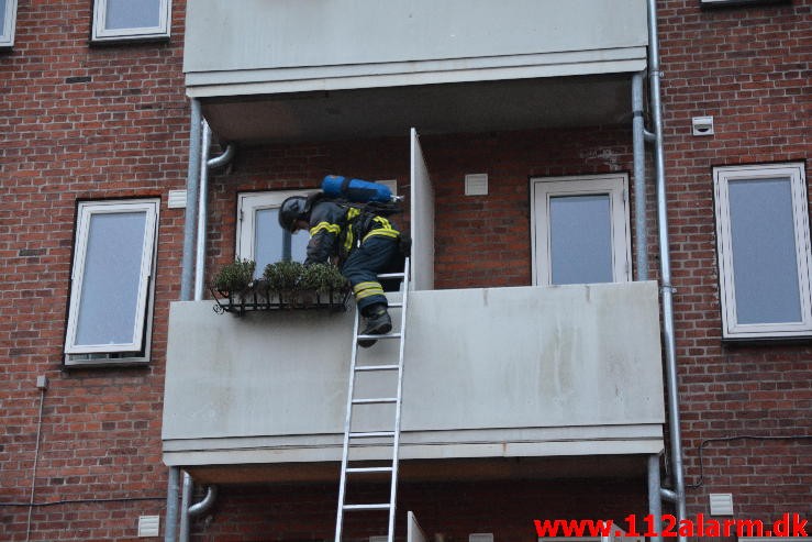 Brand i Etageejendom. Østerbrogade 30 i vejle. 05/11-2015. Kl. 16:29.