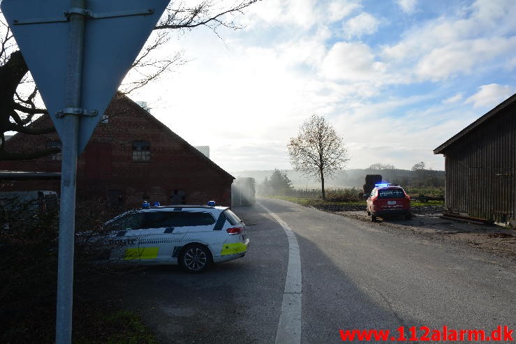 Gårdbrand. Mejsling Skovvej ved Stubberup. 21/11-2015. Kl. 11:18.