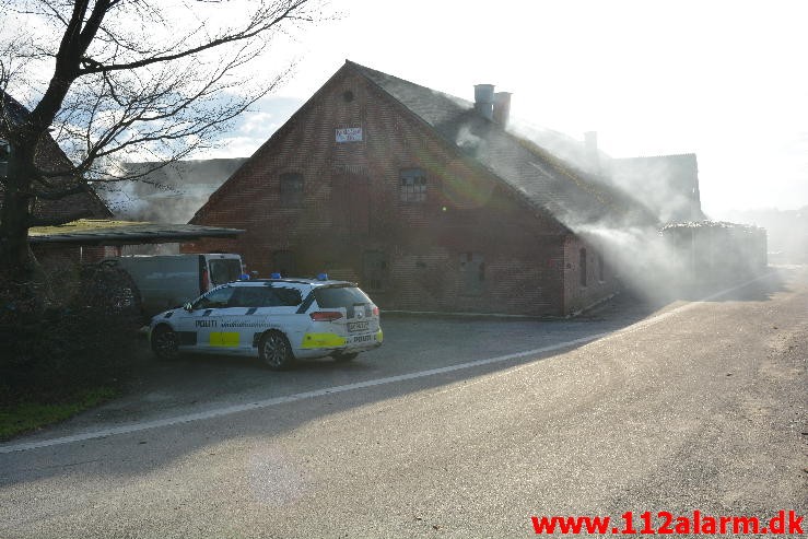 Gårdbrand. Mejsling Skovvej ved Stubberup. 21/11-2015. Kl. 11:18.