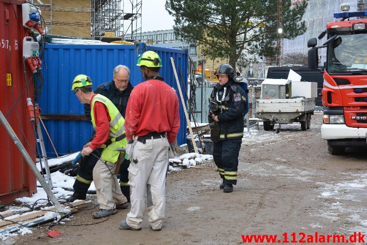 Brand i Container. Løget Høj i Vejle. 23/11-2015. Kl. 14:12.