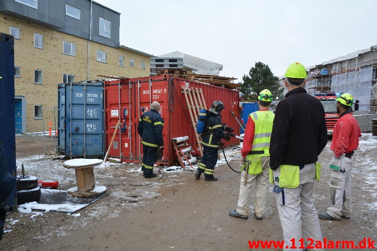 Brand i Container. Løget Høj i Vejle. 23/11-2015. Kl. 14:12.