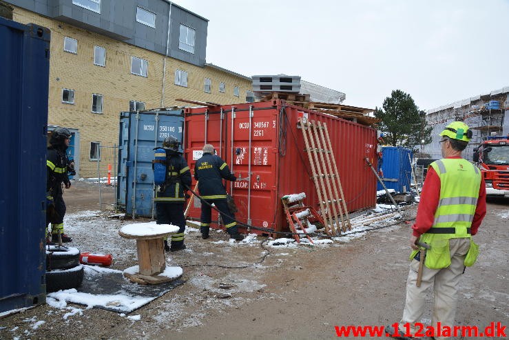 Brand i Container. Løget Høj i Vejle. 23/11-2015. Kl. 14:12.