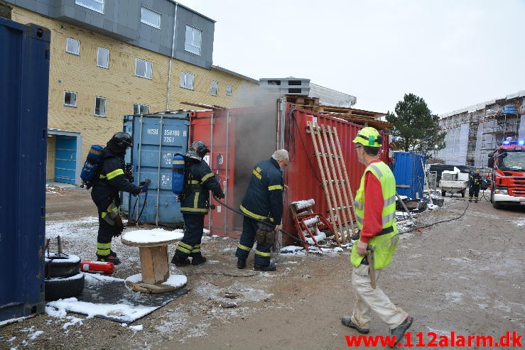 Brand i Container. Løget Høj i Vejle. 23/11-2015. Kl. 14:12.