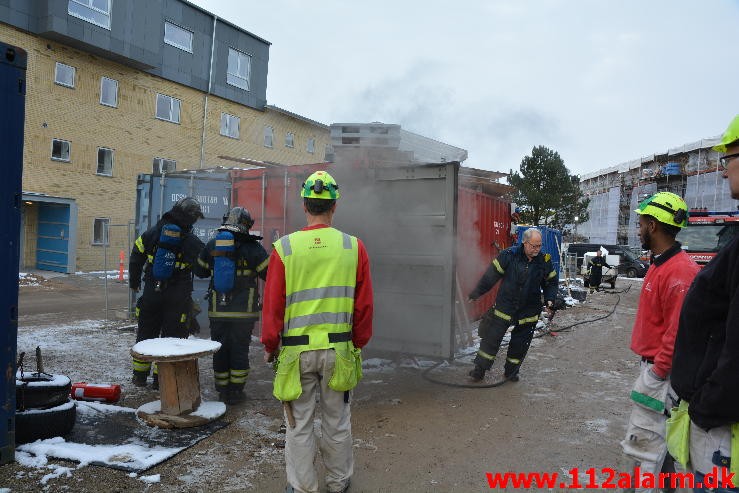 Brand i Container. Løget Høj i Vejle. 23/11-2015. Kl. 14:12.