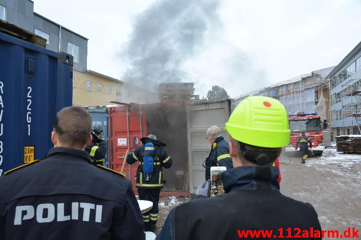 Brand i Container. Løget Høj i Vejle. 23/11-2015. Kl. 14:12.