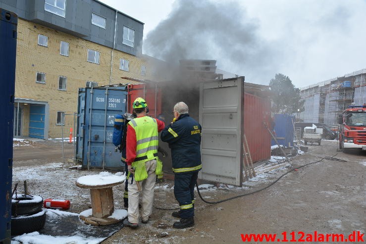 Brand i Container. Løget Høj i Vejle. 23/11-2015. Kl. 14:12.