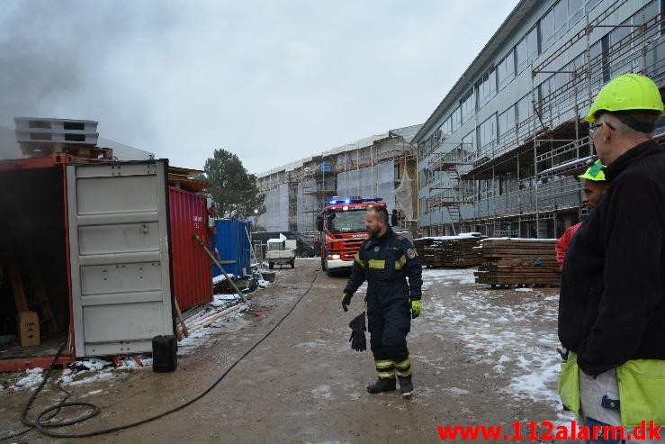 Brand i Container. Løget Høj i Vejle. 23/11-2015. Kl. 14:12.