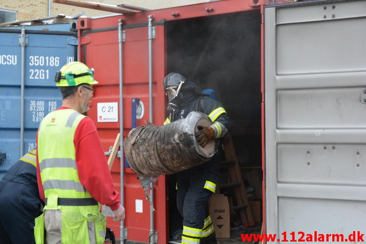 Brand i Container. Løget Høj i Vejle. 23/11-2015. Kl. 14:12.