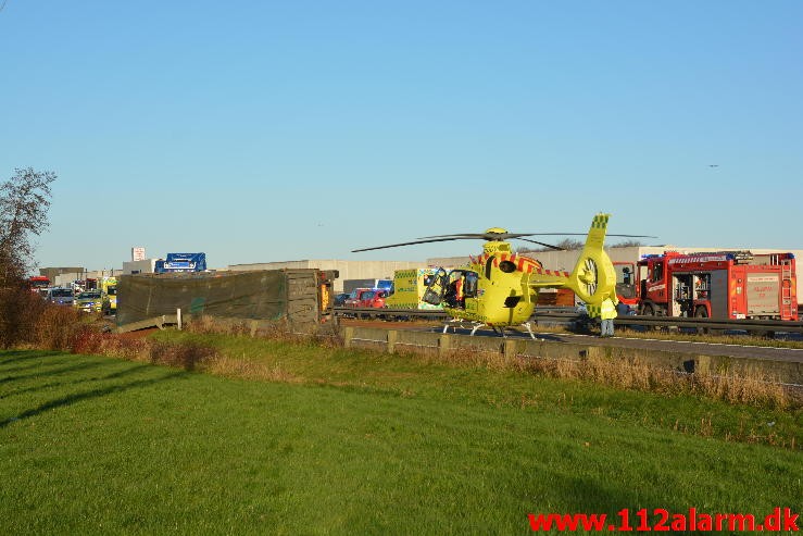 Det helt galt for en lastbil chauffør. Motorvejen E45 i sydgående spor. 26/11-2015. Kl. 14:52.