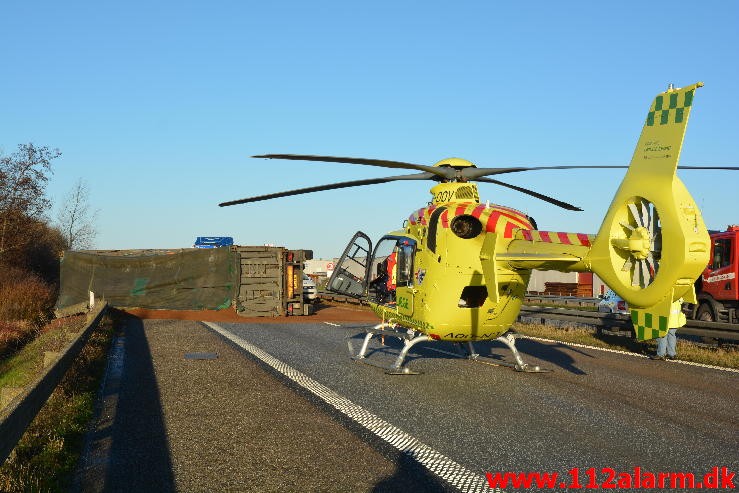 Det helt galt for en lastbil chauffør. Motorvejen E45 i sydgående spor. 26/11-2015. Kl. 14:52.