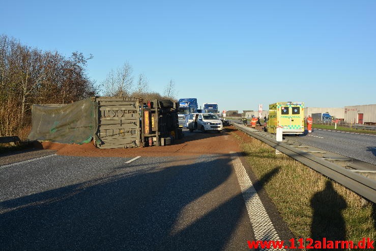 Det helt galt for en lastbil chauffør. Motorvejen E45 i sydgående spor. 26/11-2015. Kl. 14:52.