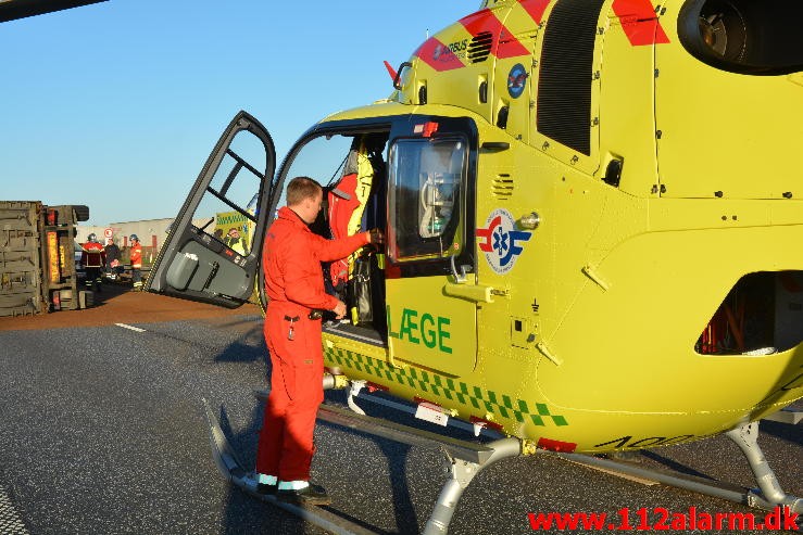 Det helt galt for en lastbil chauffør. Motorvejen E45 i sydgående spor. 26/11-2015. Kl. 14:52.