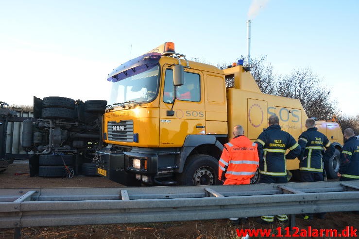 Det helt galt for en lastbil chauffør. Motorvejen E45 i sydgående spor. 26/11-2015. Kl. 14:52.