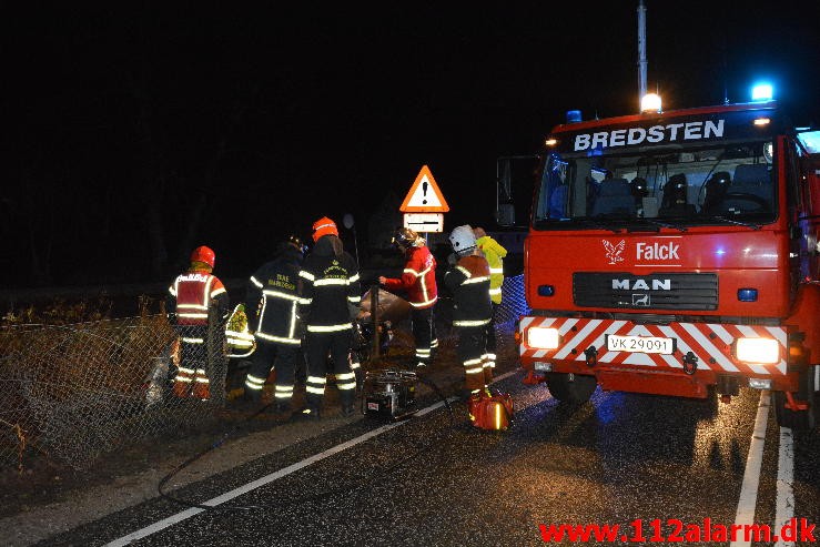 Færdselsulykke med fastklemt. Vingstedvej i Vingsted. 26/11-2015. Kl. 02:40.